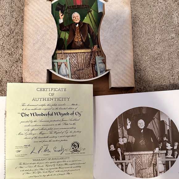 Complete set of 8 Knowles wizard of oz collectors plates - Picture 3 of 9